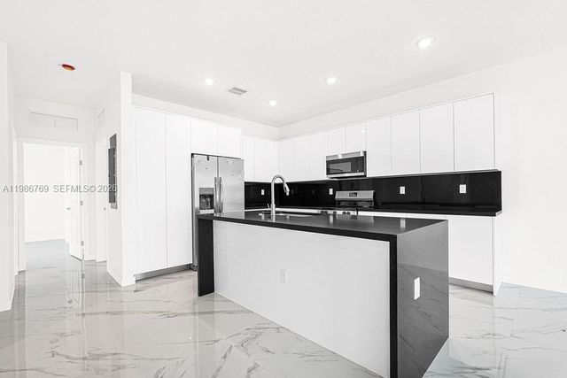 22431 SW 125 ave 19A, Miami, FL 33170