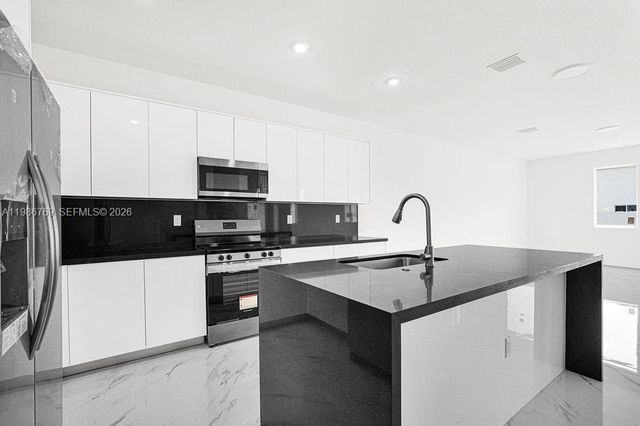 22431 SW 125 ave 19A, Miami, FL 33170