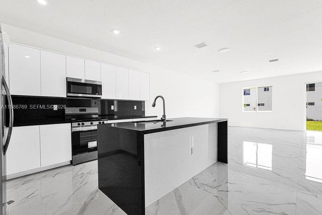 22431 SW 125 ave 19A, Miami, FL 33170