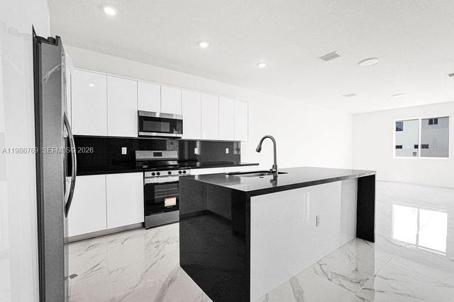 22431 SW 125 ave 19A, Miami, FL 33170