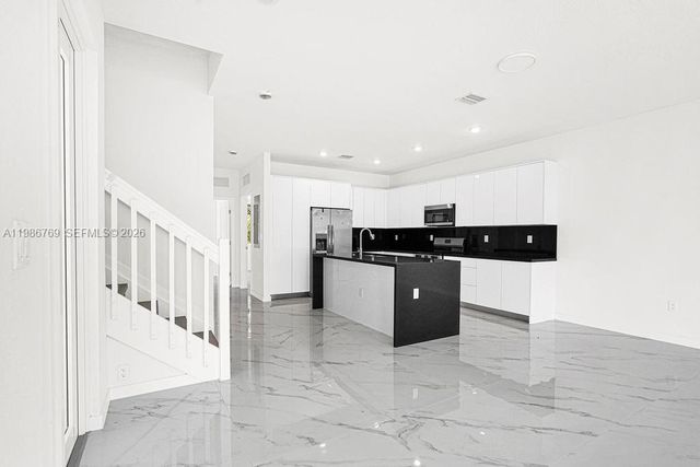 22431 SW 125 ave 19A, Miami, FL 33170