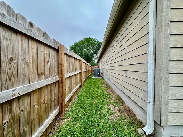 3304 Whisper Blf, Schertz, TX 78108