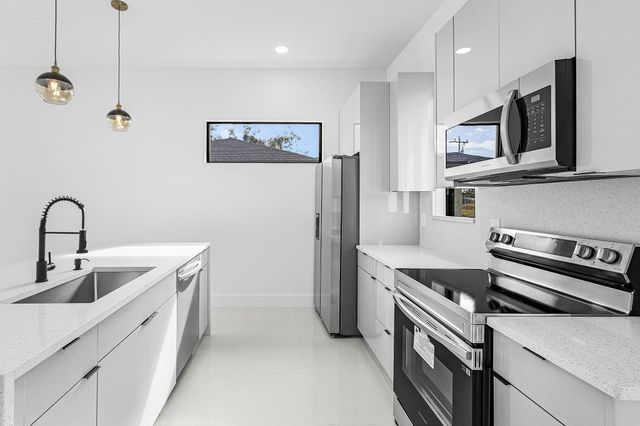 918 Anaconda Avenue, Lehigh Acres, FL 33974