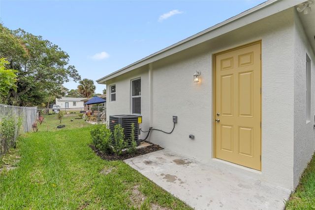 416 NE 12th Avenue, Boynton Beach, FL 33435
