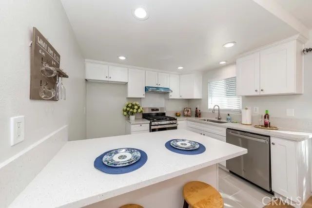 918 Huntington Drive O, Duarte, CA 91010