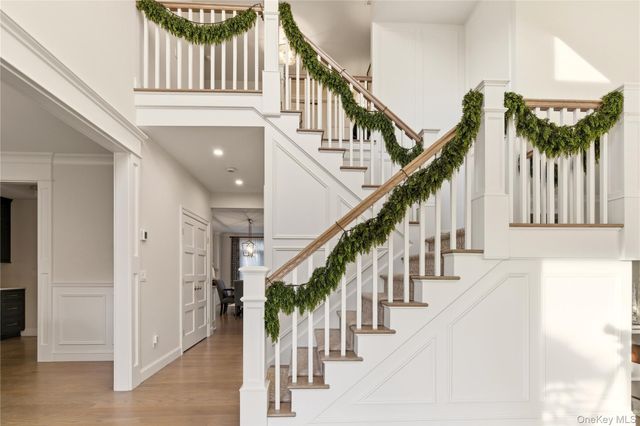 2 Ashley Court, Northport, NY 11768