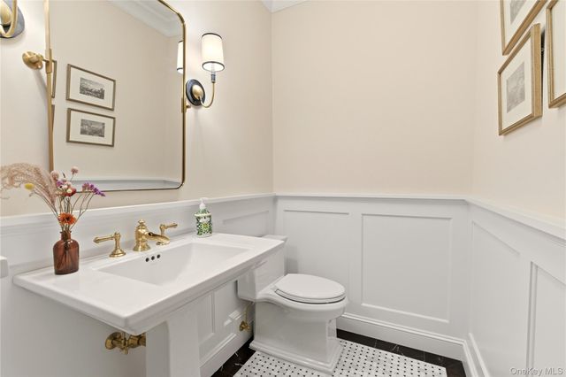 2 Ashley Court, Northport, NY 11768