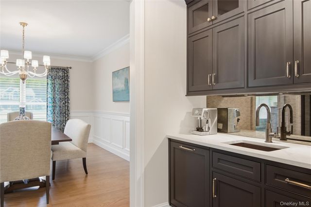 2 Ashley Court, Northport, NY 11768