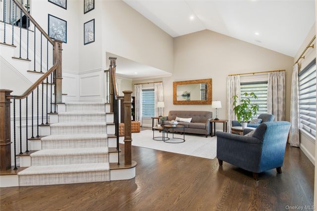 2 Ashley Court, Northport, NY 11768