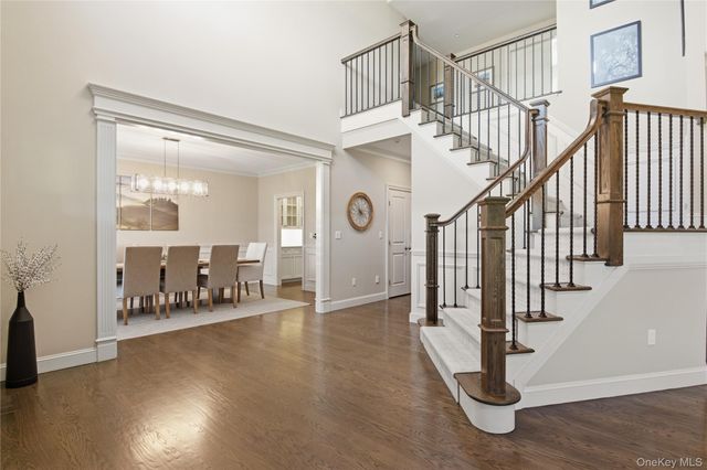 2 Ashley Court, Northport, NY 11768