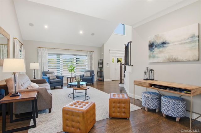 2 Ashley Court, Northport, NY 11768