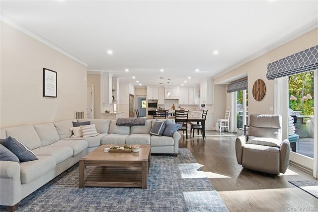 2 Ashley Court, Northport, NY 11768