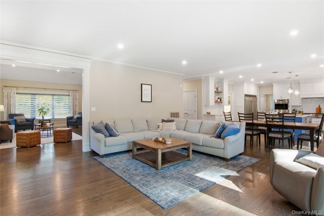 2 Ashley Court, Northport, NY 11768