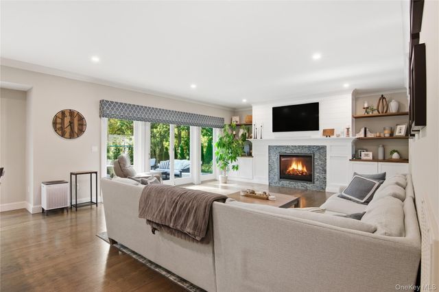 2 Ashley Court, Northport, NY 11768