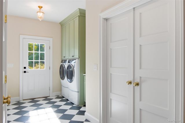 2 Ashley Court, Northport, NY 11768