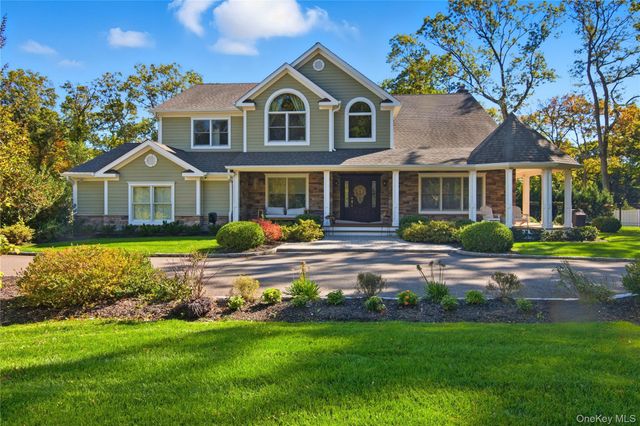 2 Ashley Court, Northport, NY 11768