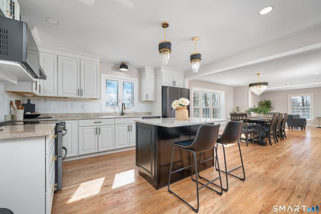 34 Lindencrest Drive, Danbury, CT 06811