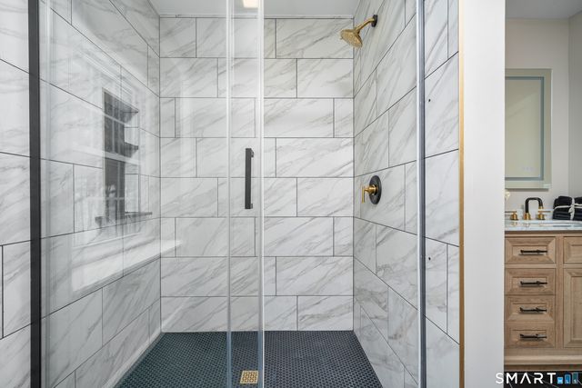 34 Lindencrest Drive, Danbury, CT 06811