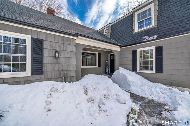 34 Lindencrest Drive, Danbury, CT 06811