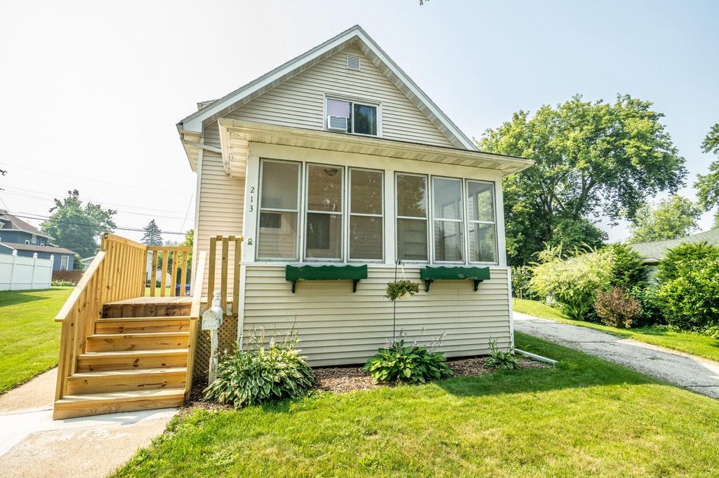 213 W Walnut STREET, Horicon, WI 53032