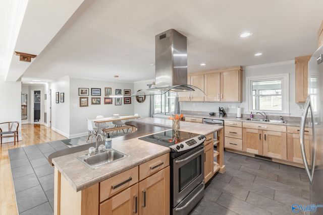 1115 Mckinley Avenue NE, Huntsville, AL 35801