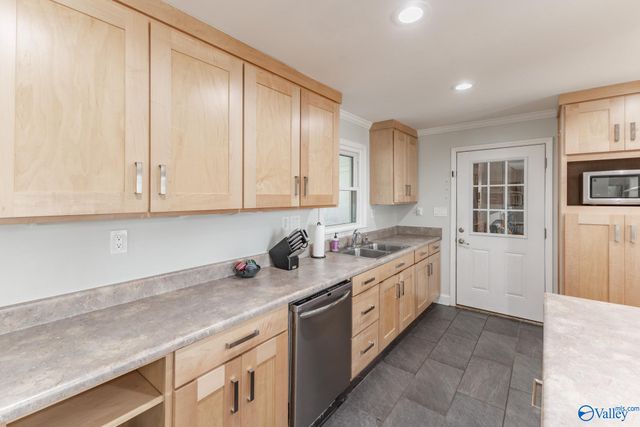 1115 Mckinley Avenue NE, Huntsville, AL 35801