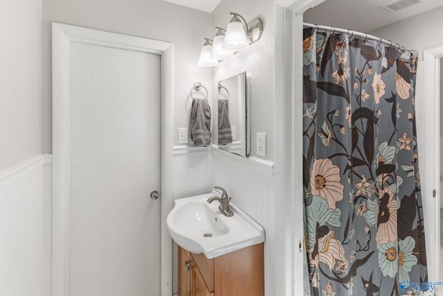 1115 Mckinley Avenue NE, Huntsville, AL 35801