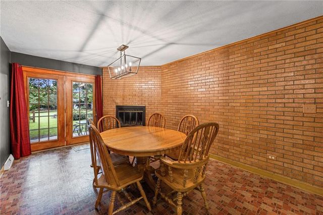 909 E Lexington Avenue, Independence, MO 64050