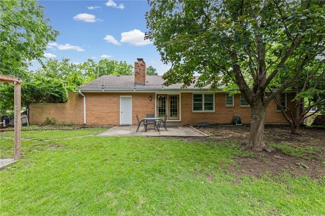909 E Lexington Avenue, Independence, MO 64050