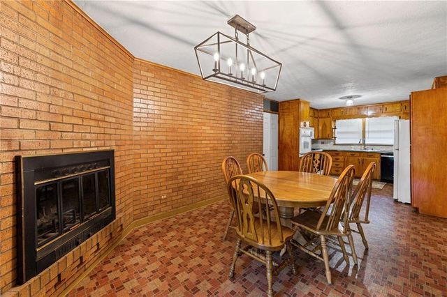 909 E Lexington Avenue, Independence, MO 64050