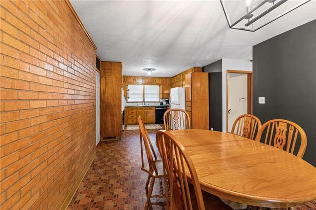 909 E Lexington Avenue, Independence, MO 64050