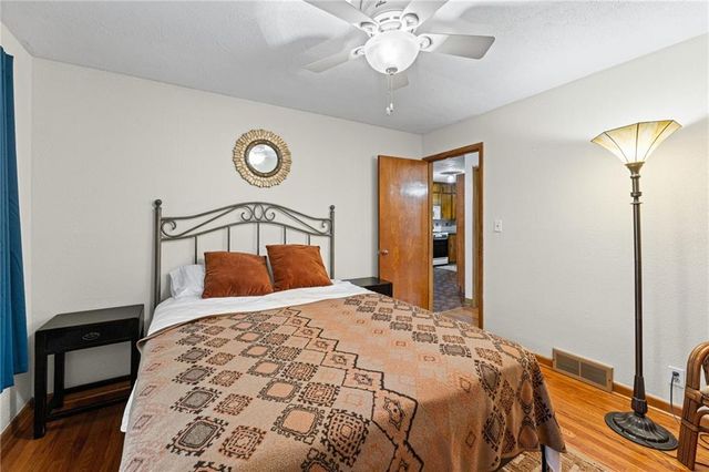 909 E Lexington Avenue, Independence, MO 64050