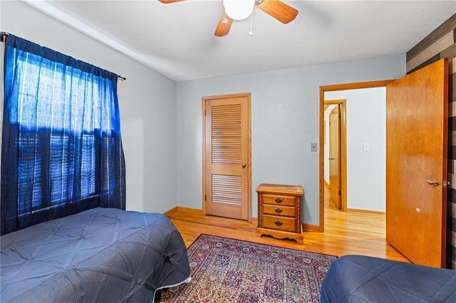 909 E Lexington Avenue, Independence, MO 64050