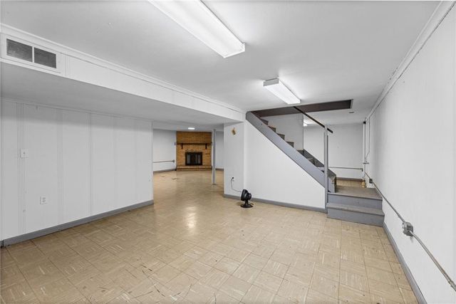 909 E Lexington Avenue, Independence, MO 64050