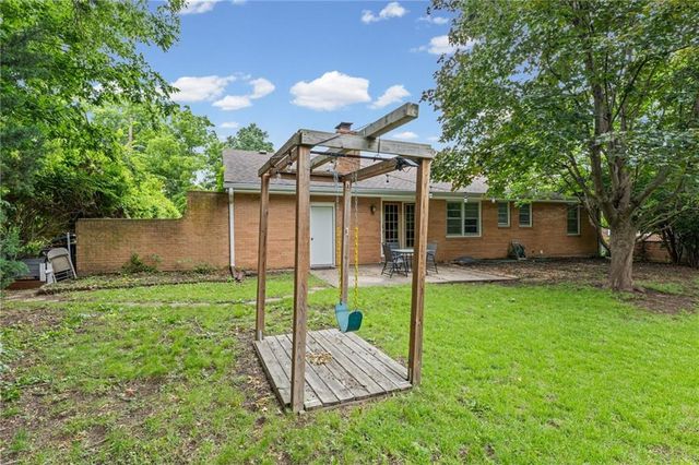 909 E Lexington Avenue, Independence, MO 64050