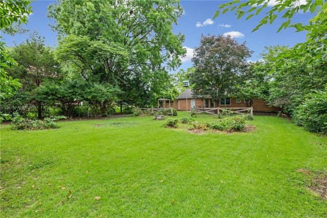 909 E Lexington Avenue, Independence, MO 64050