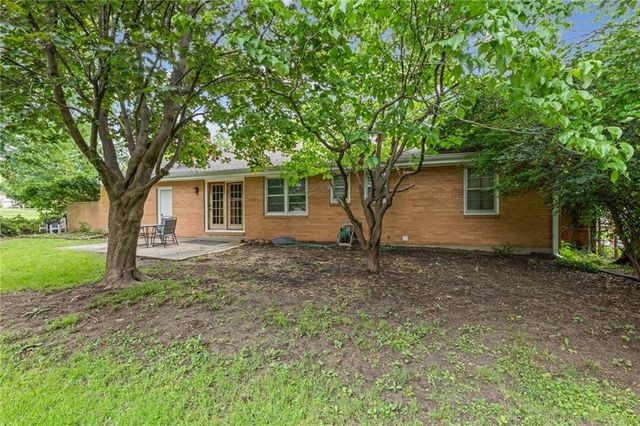 909 E Lexington Avenue, Independence, MO 64050