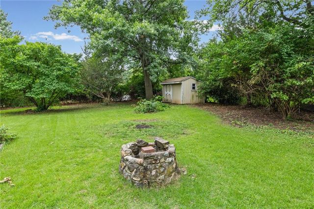 909 E Lexington Avenue, Independence, MO 64050