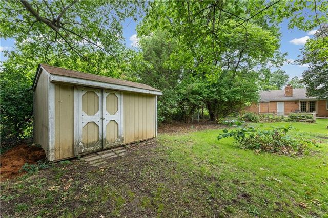 909 E Lexington Avenue, Independence, MO 64050