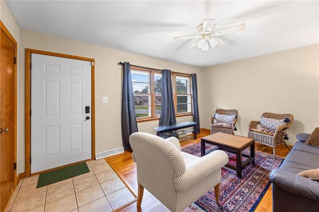 909 E Lexington Avenue, Independence, MO 64050