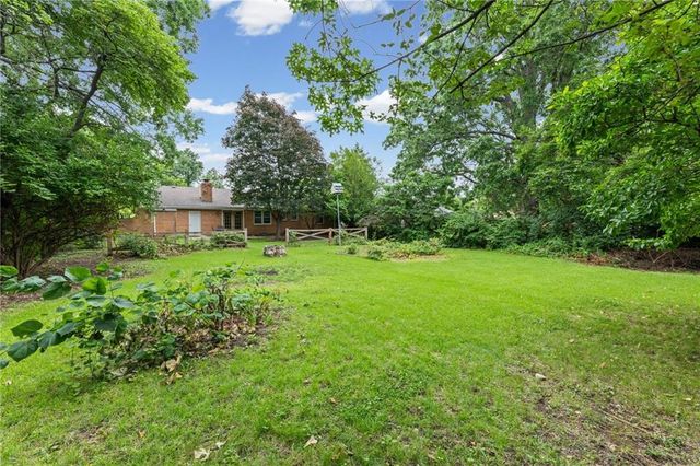 909 E Lexington Avenue, Independence, MO 64050