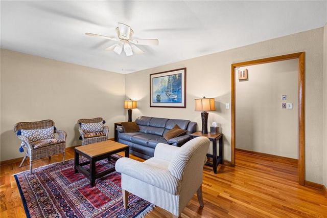 909 E Lexington Avenue, Independence, MO 64050