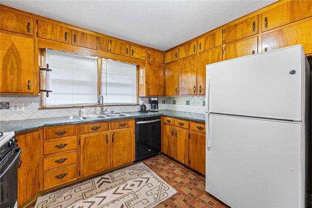 909 E Lexington Avenue, Independence, MO 64050