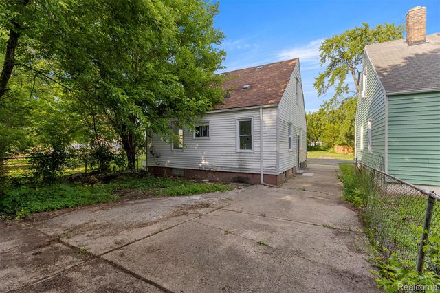 7415 Plainview Avenue, Detroit, MI 48228