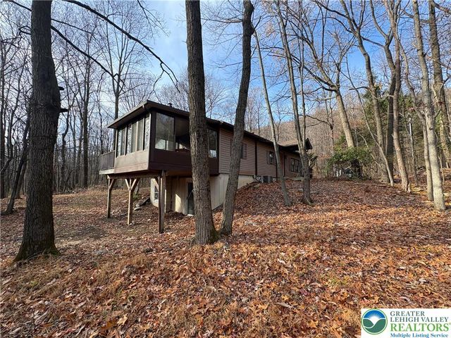 1433 Deerpath Drive, Lehigh Twp, PA 18088