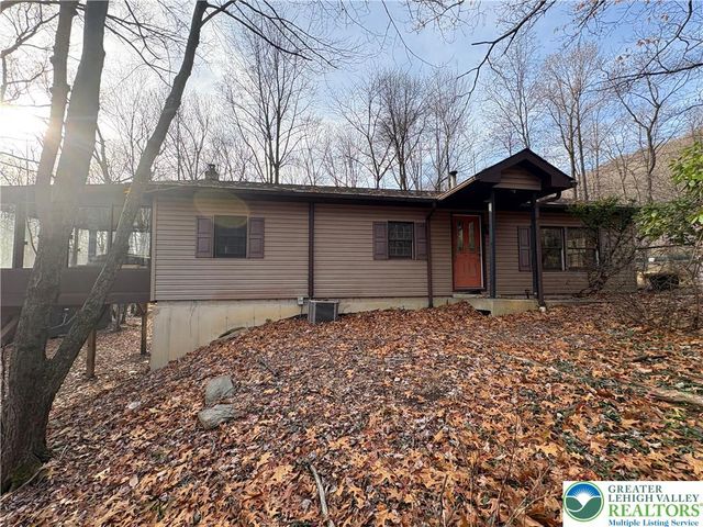 1433 Deerpath Drive, Lehigh Twp, PA 18088