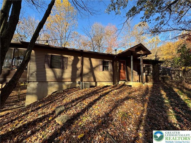 1433 Deerpath Drive, Lehigh Twp, PA 18088