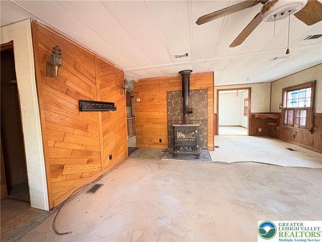 1433 Deerpath Drive, Lehigh Twp, PA 18088