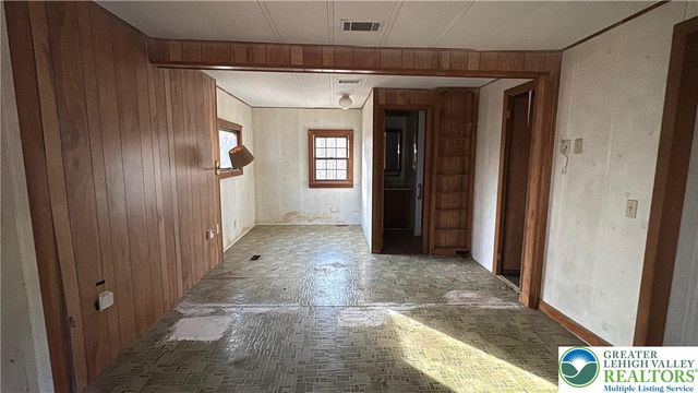 1433 Deerpath Drive, Lehigh Twp, PA 18088