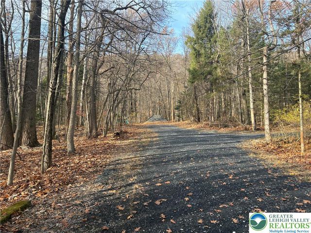 1433 Deerpath Drive, Lehigh Twp, PA 18088